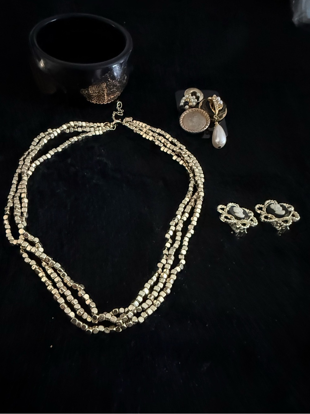 Velvet Theory Black Gold Cameo Jewelry Bundle Necklace Earrings Bracelet Brooch - Picture 5 of 13